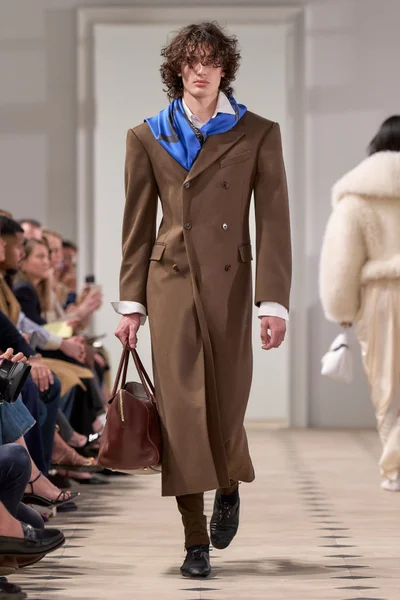Look 43